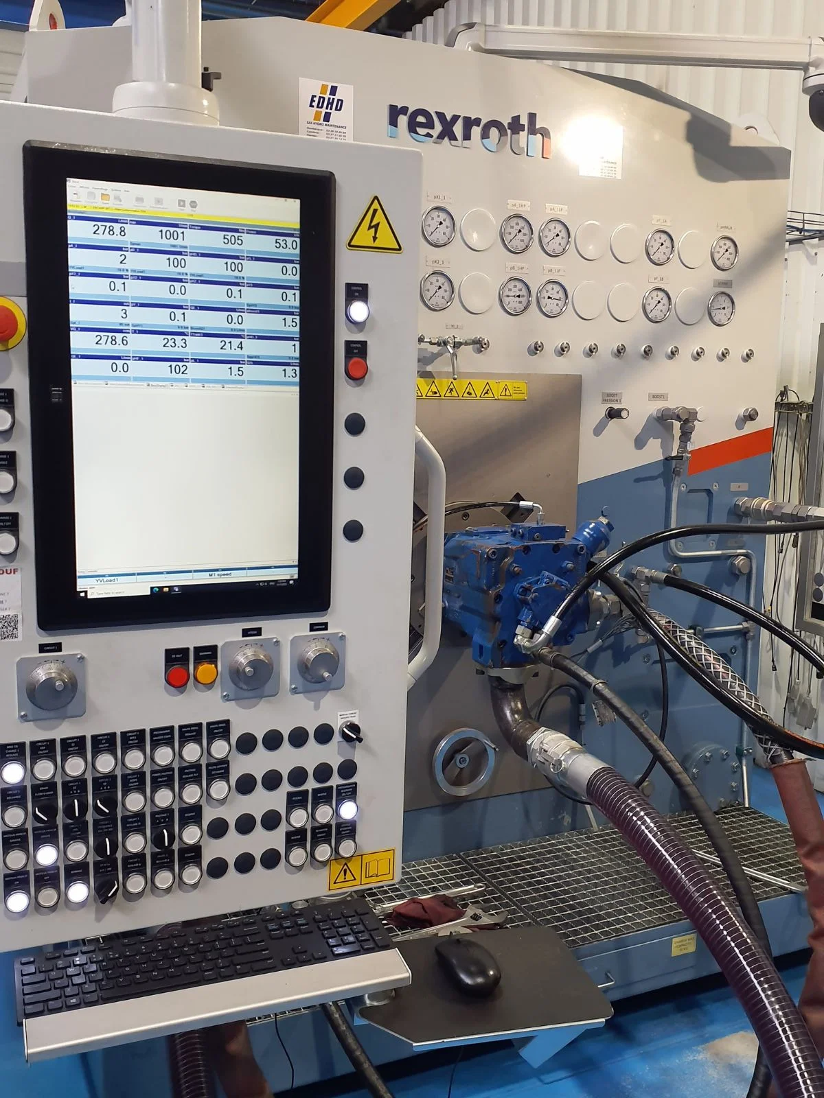 Pompe hydraulique en essai sur banc de test chez EDHD – contrôle débit, pression et performance