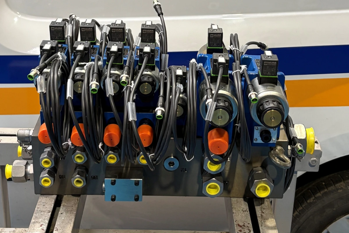 Bloc de distribution hydraulique Bosch Rexroth conçu par EDHD pour le rétrofit d’une presse hydraulique industrielle